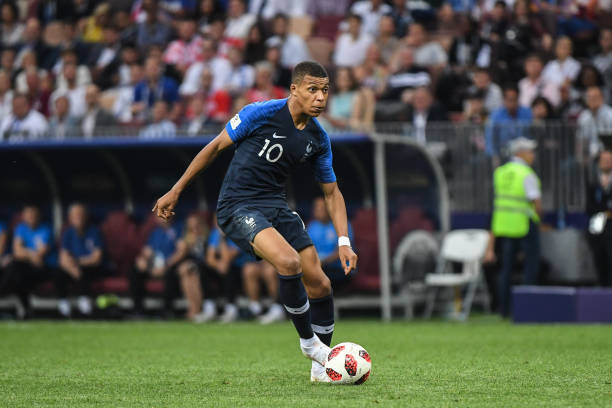 他最近在比 他最近在比